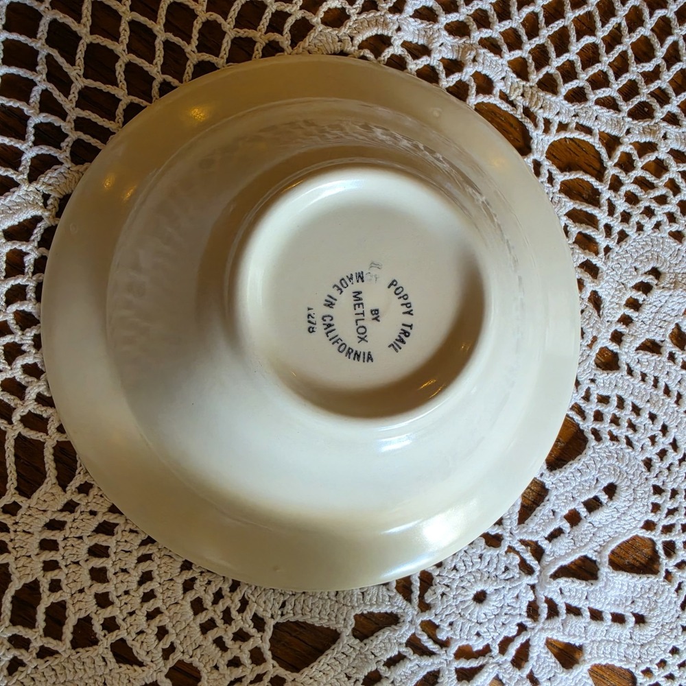 Vintage Metlox PoppyTrail Sculptured Daisy Set Of 2 Rimmed 7" Soup Cereal Bowls - Picture 3 of 4